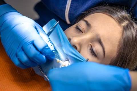 Periodontiidi mõjutatud hamba eemaldamine